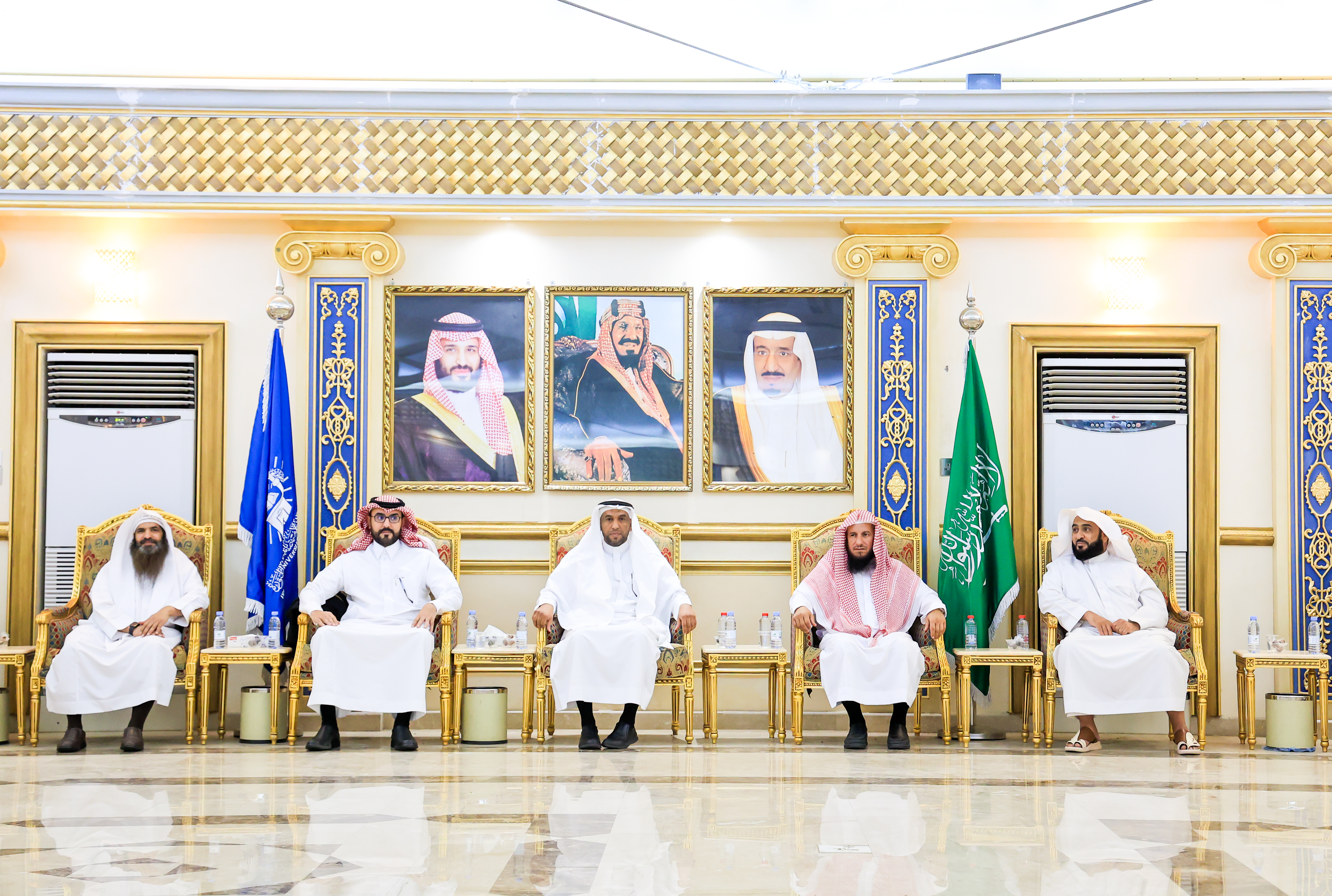 سعادة رئيس الجامعة الإسلامية المكلف أ. د. حسن بن عبدالمنعم العوفي، وبحضور وكلاء الجامعة ومسؤوليها، يشارك الطلاب في فعالية الإفطار الرمضاني 